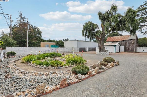 Backyard, Detached Garage, Exterior