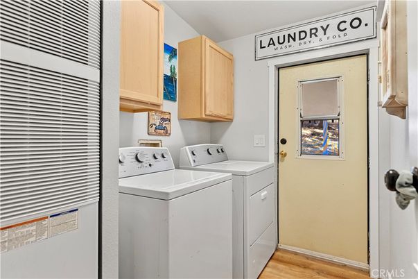Interior, Utility Closets, Washer, Wood Texture Flooring