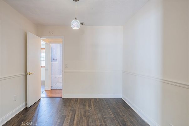 Empty room, Interior, Pendant Lights, Wood Texture Flooring