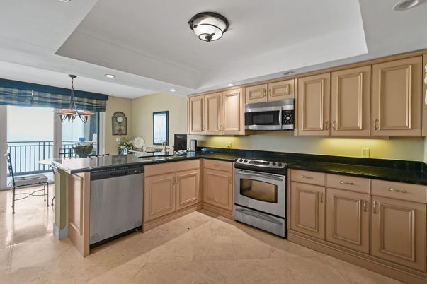 Dining room, Interior, Kitchen, Pendant Lights, Recessed Lighting, Stainless Steel Appliances