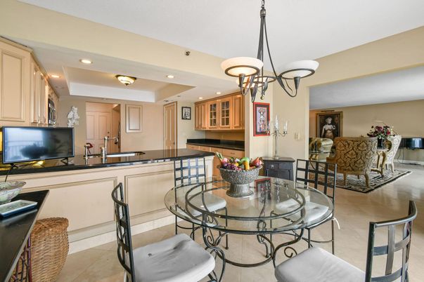 Chandelier, Dining room, Interior, Kitchen, Living room, Pendant Lights, Recessed Lighting