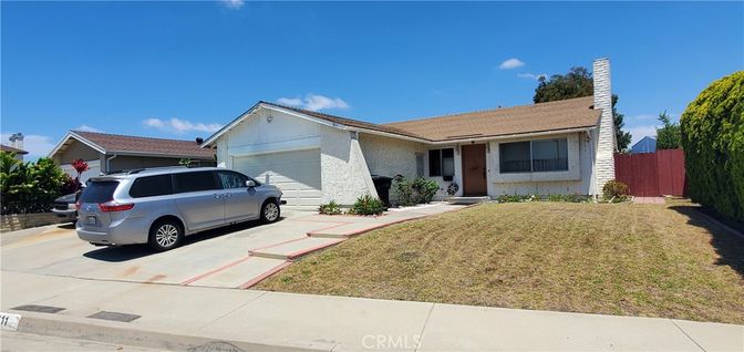 Attached, Exterior, Facade, Ranch