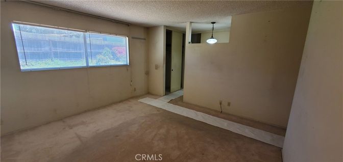 Empty room, Interior, Pendant Lights