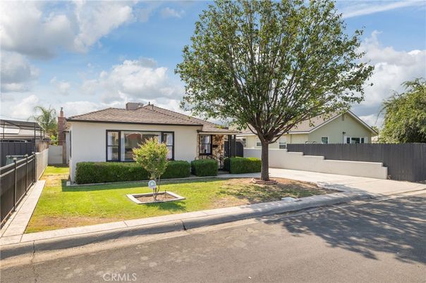 Backyard, Exterior, Facade, Ranch