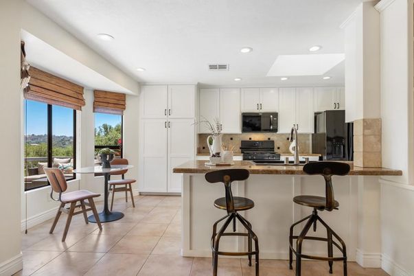 Dining room, Interior, Kitchen, Recessed Lighting