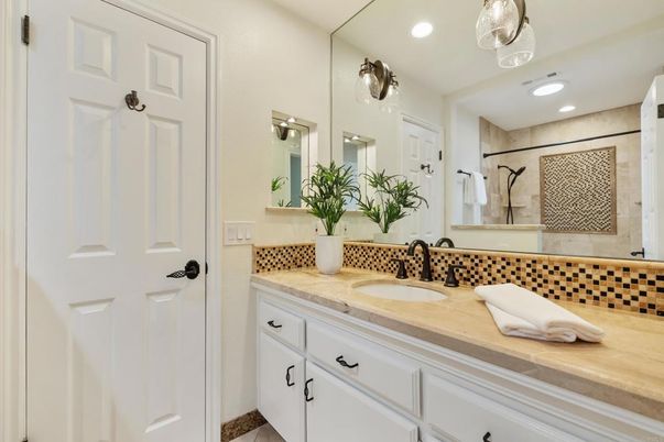 Bathroom, Interior, Recessed Lighting