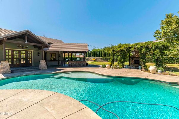 Exterior, Pool