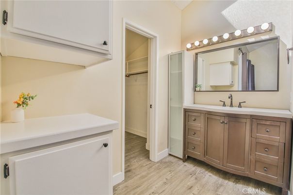 Bathroom, Interior, Walk-in Closets, Wood Texture Flooring