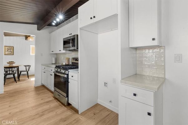 Dining room, Interior, Kitchen, Recessed Lighting, Stainless Steel Appliances, Wooden Beams, Wooden Ceilings, Wood Texture Flooring