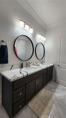 Bathroom, Dual Sink Vanities, Interior