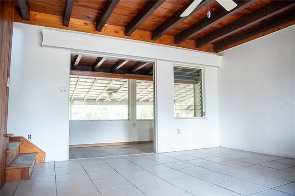 Empty room, Interior, Wooden Beams, Wooden Ceilings