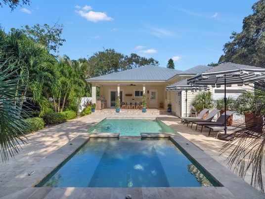 Exterior, Pool