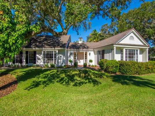 Backyard, Exterior, Facade, Ranch