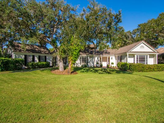 Backyard, Exterior, Facade, Ranch