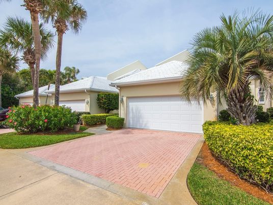 Attached, Exterior, Facade, Ranch