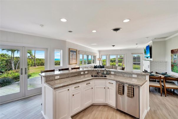 Dining room, Interior, Kitchen, Recessed Lighting, Wood Texture Flooring