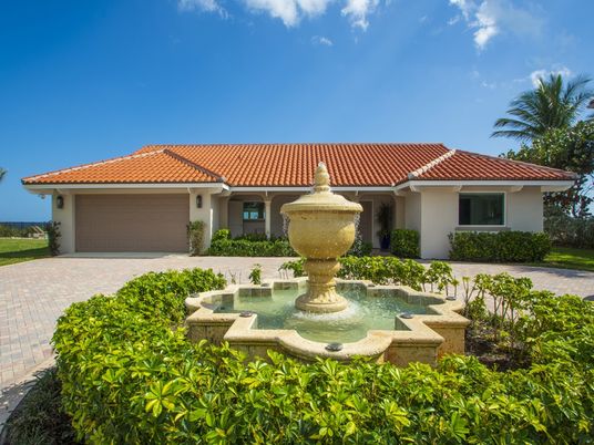 Attached, Exterior, Facade, Mediterranean