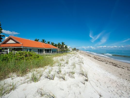 Exterior, Lake