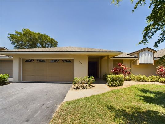 Attached, Exterior, Facade, Ranch
