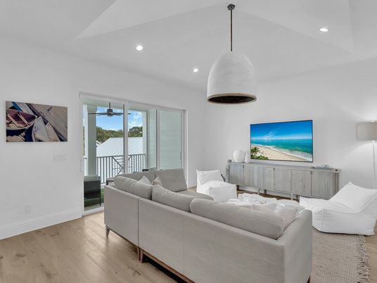 Interior, Living room, Pendant Lights, Recessed Lighting, Wood Texture Flooring