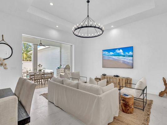 Chandelier, Dining room, Interior, Living room, Pendant Lights, Recessed Lighting