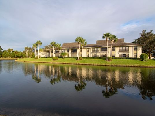 Exterior, Lake
