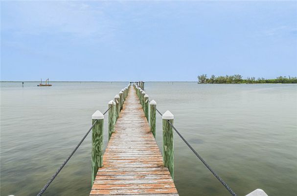 Exterior, Lake