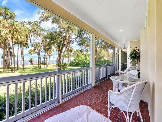 Interior, Sun Room, Water