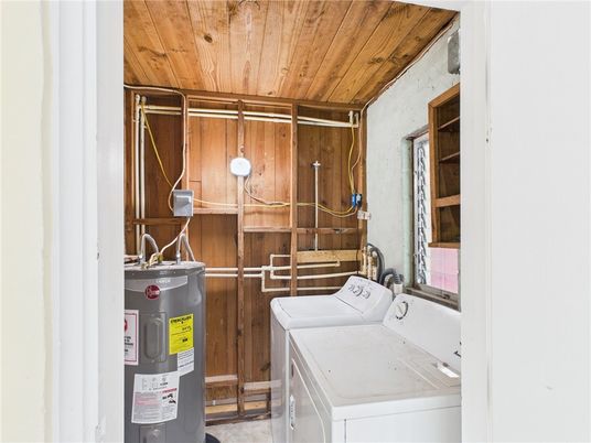 Interior, Washer, Wooden Ceilings, Wooden Walls