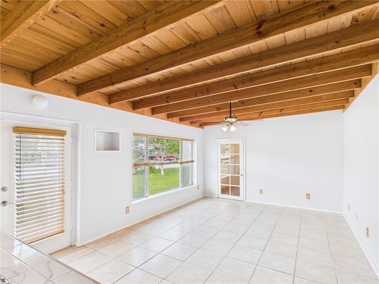 Empty room, Interior, Wooden Beams, Wooden Ceilings
