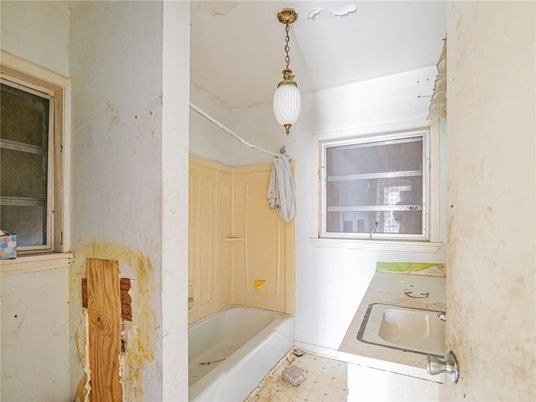 Bathroom, Interior, Pendant Lights