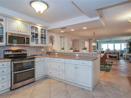 Dining room, Interior, Kitchen, Living room, Pendant Lights, Recessed Lighting, Stainless Steel Appliances
