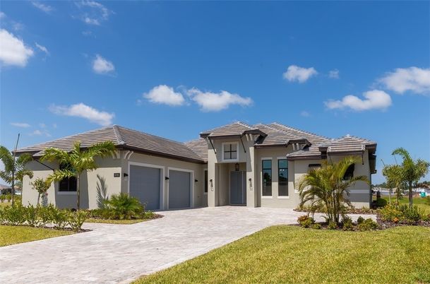 Attached, Exterior, Facade, Mediterranean