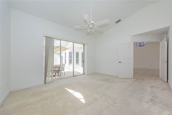Empty room, Interior