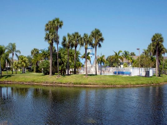 Exterior, Lake