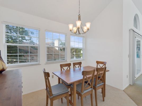 Chandelier, Dining room, Interior