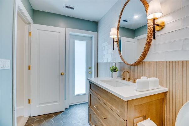 Bathroom, Interior, Recessed Lighting