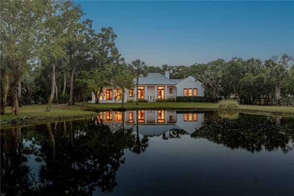Exterior, Lake
