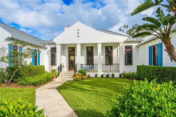 Exterior, Facade, Ranch