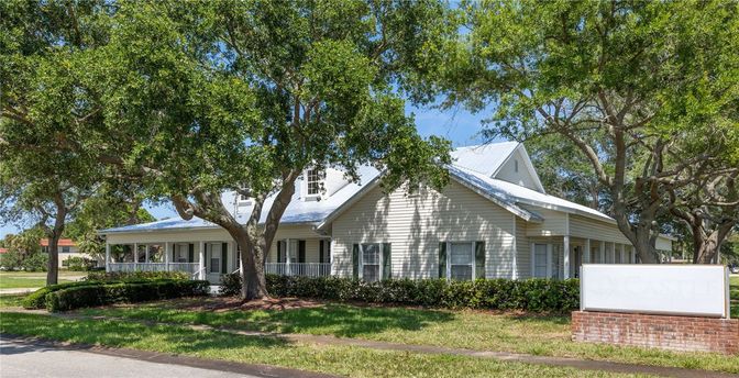 Exterior, Facade, Ranch