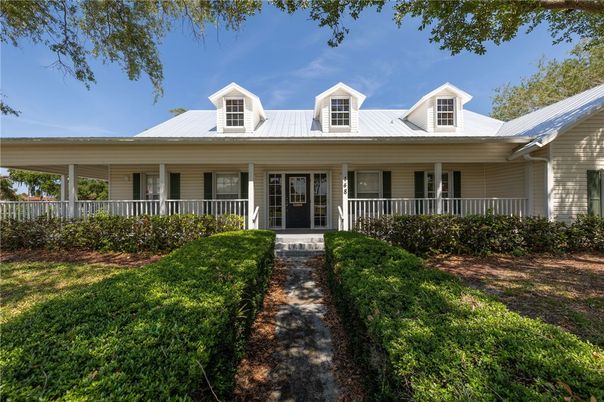 Exterior, Facade, Ranch