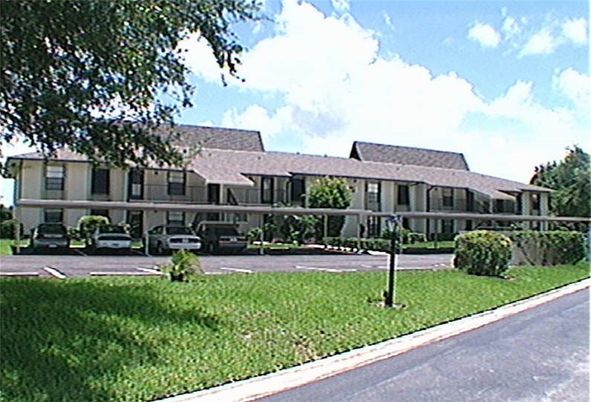 Exterior, Facade, Modern