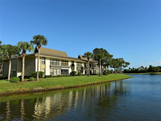 Exterior, Lake