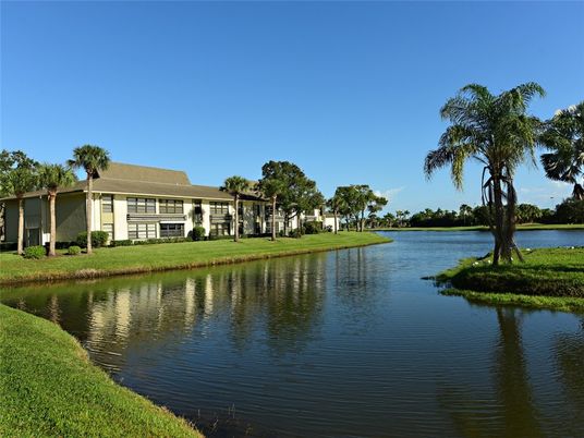 Exterior, Lake