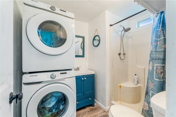 Interior, Utility Closets, Washer, Wood Texture Flooring