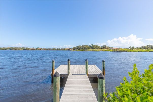 Exterior, Lake
