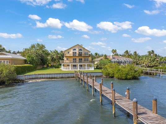 Exterior, Lake