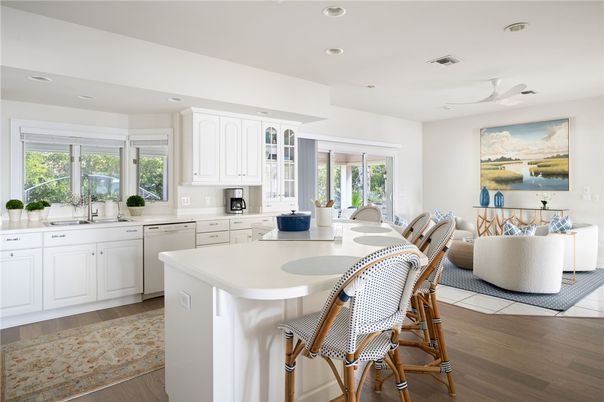Dining room, Interior, Kitchen, Recessed Lighting, Wood Texture Flooring