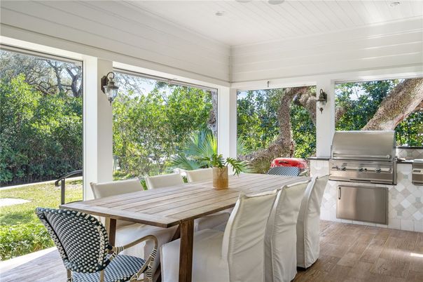 Dining room, Interior