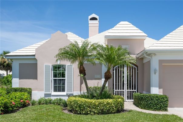 Attached, Exterior, Facade, Spanish Mediterranean